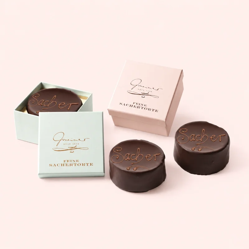 Gmeiner's mini Sachertorte in a gift box, decoration: Sacher